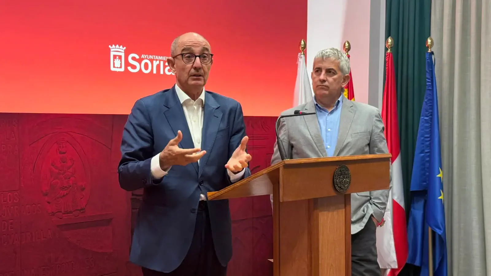 El alcalde de Soria, Javier Antón, junto al director general de Iberaval, Pedro Pisonero