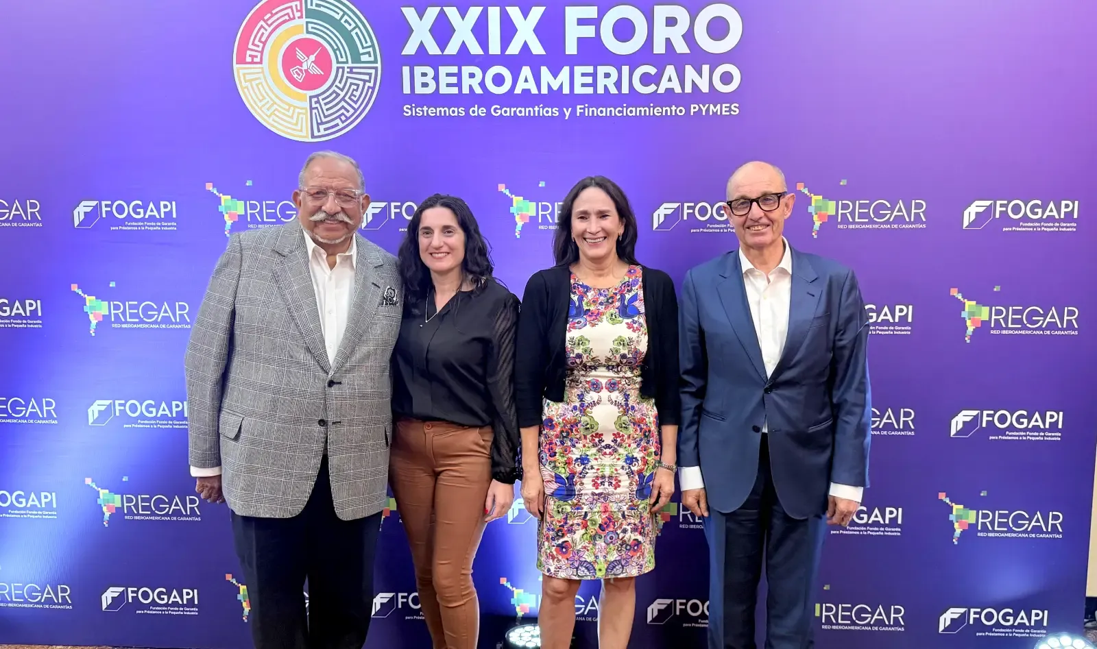 Autoridades presentes en el Foro Iberoamericano de Arequipa, en Perú