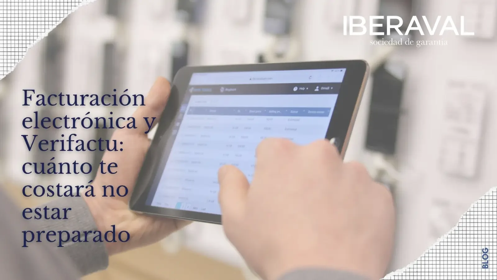 Facturación electrónica y Verifactu. Usuario comprobando unas facturas en su tablet