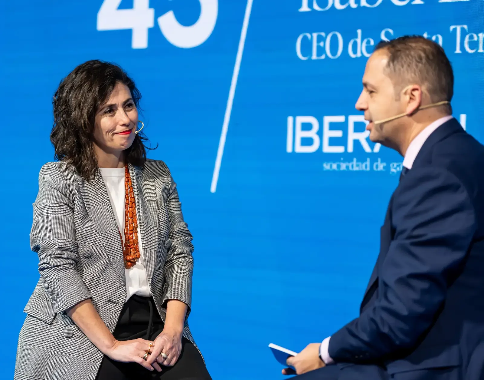 Isabel López Resina, durante la conversación con Iberaval