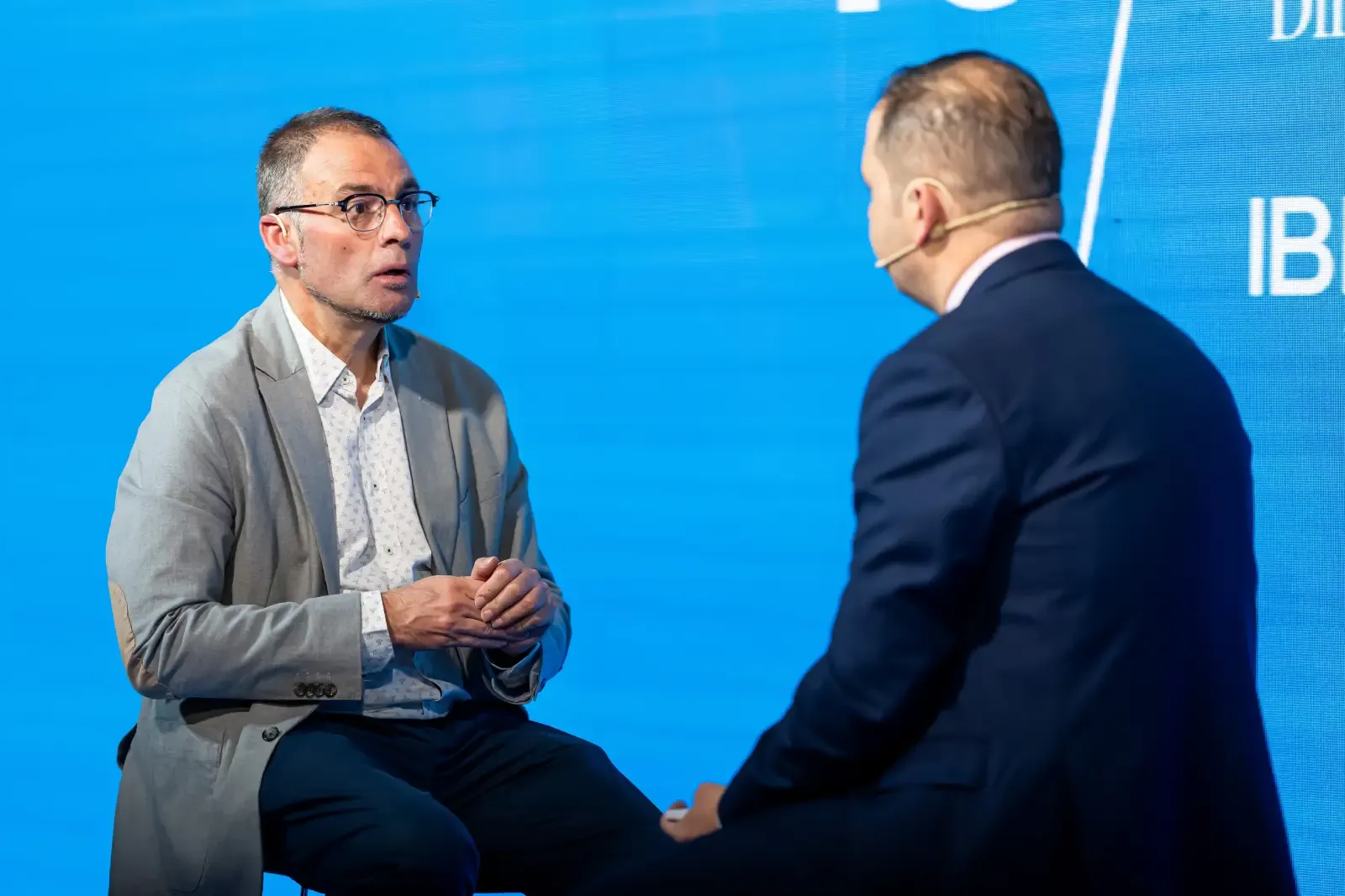 El director de la Agencia Ical, Luis Miguel Torres, durante la conversación con Iberaval