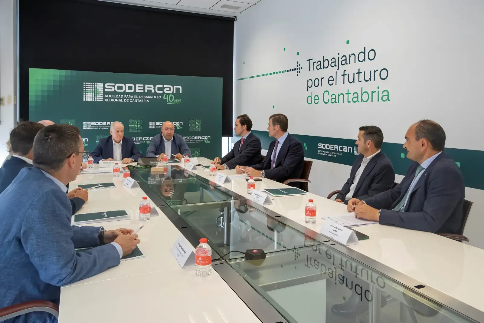 El consejero, junto a los firmantes
