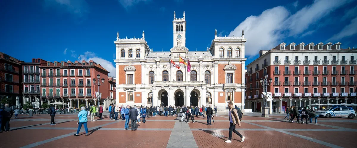 Plaza Mayor de Valladolid, sede institucional de Iberaval para la gestión de financiación y avales a empresas