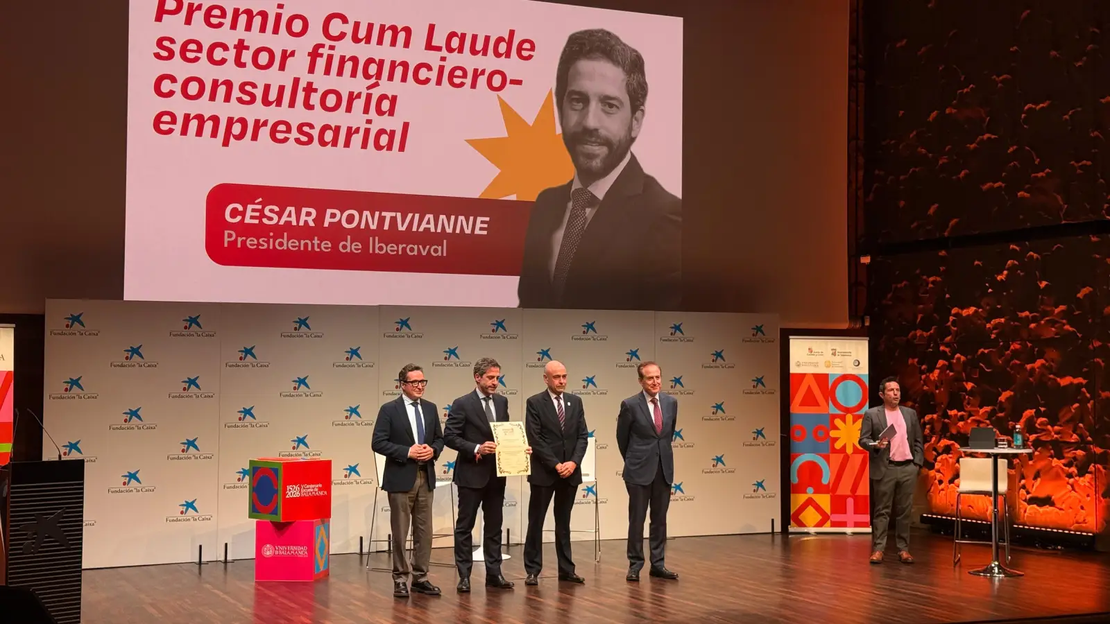 César Pontvianne recibe el premio Cum Laude de Alumni USAL en el sector financiero por su impulso a la pyme desde Iberaval