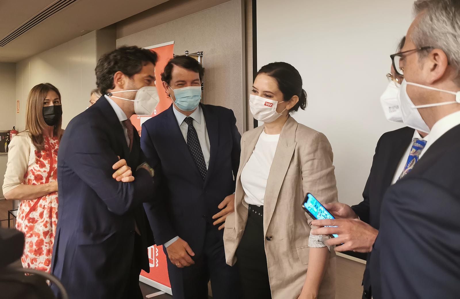 Fernández Mañueco y Díaz Ayuso inciden en la importancia de la colaboración público-privada para reactivar la economía