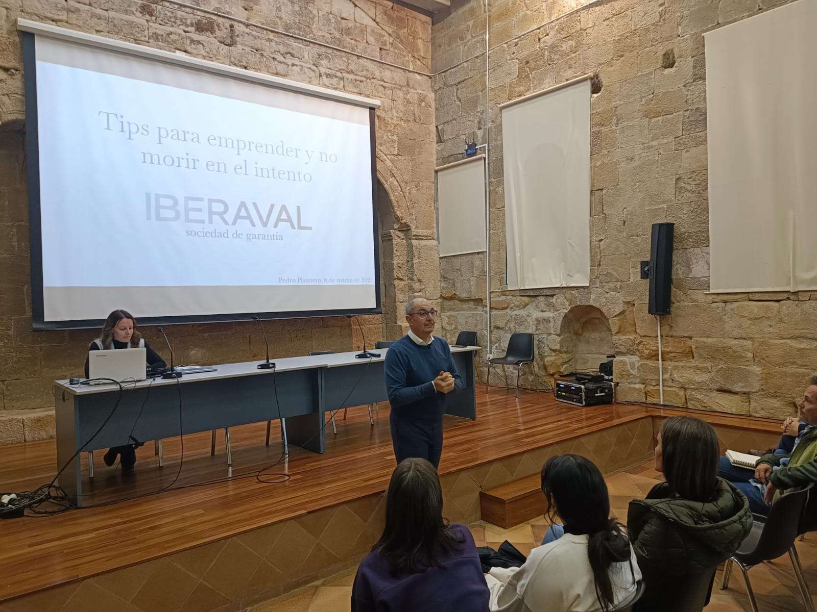Pisonero recuerda a alumnos de FP en Aguilar de Campoo que el primer paso para emprender es creer