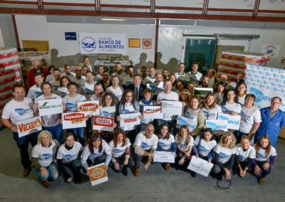 Empleados y socios de Iberaval entregan 4.500 de kilos de comida y 1.500 euros al Banco de Alimentos