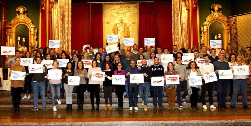 Empleados de Iberaval con logotipos de socios