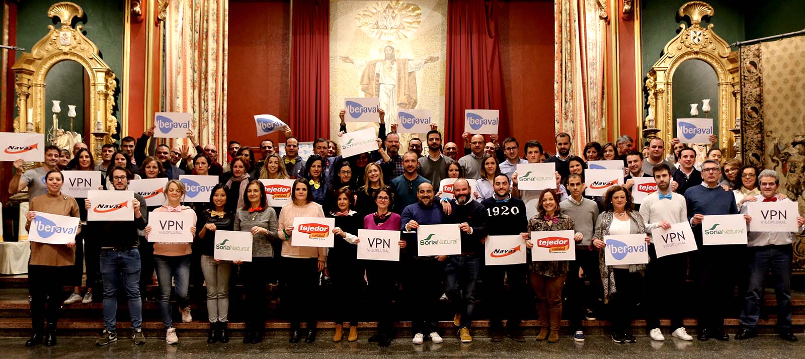 Los trabajadores de Iberaval portan los logos de las empresas colaboradoras Los trabajadores de Iberaval portan los logos de las empresas colaboradoras