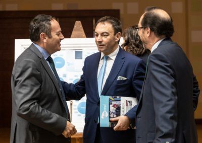 Ernesto González, de Laboral Kutxa, con empresarios