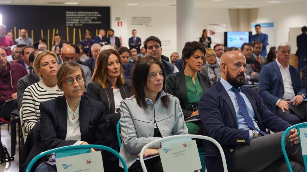Primeras filas de asistentes Primeras filas de asistentes