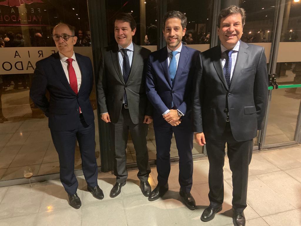 César Pontvianne y Pedro Pisonero junto a Alfonso Fernández Mañueco y Carlos Fernández Carriedo