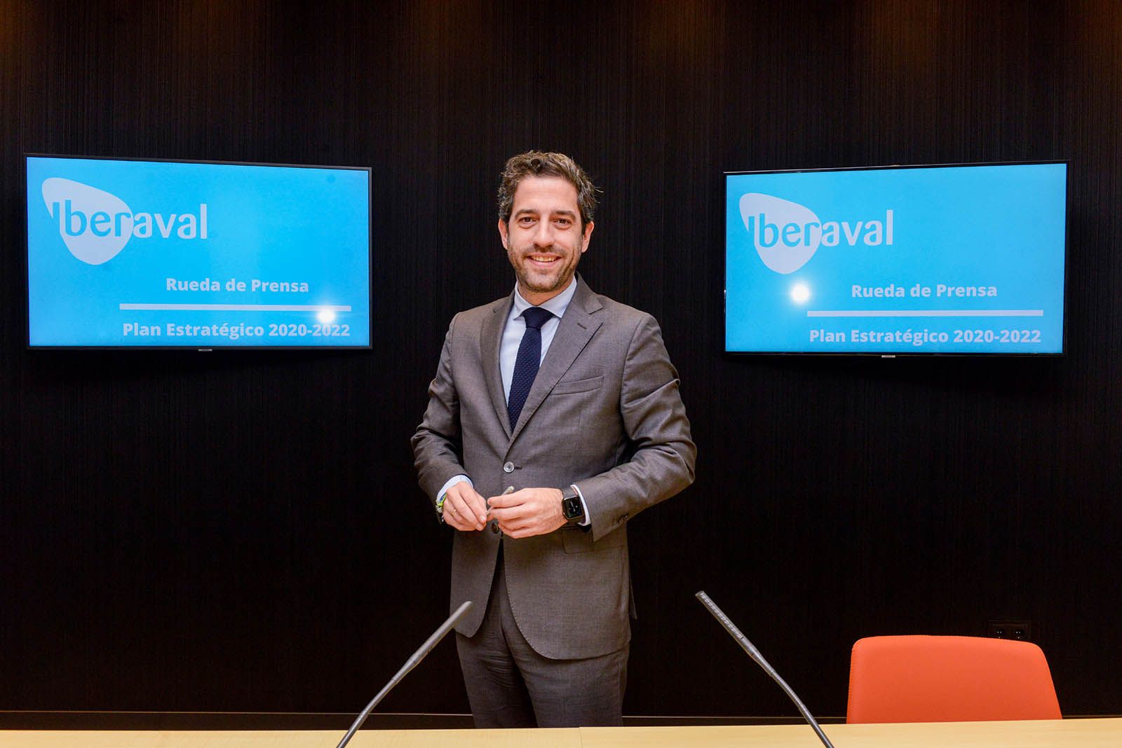 César Pontvianne durante la rueda de prensa de presentación del Plan