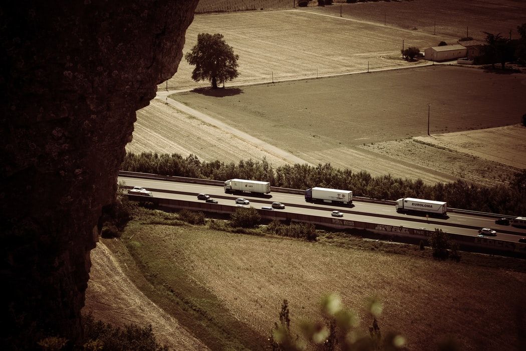 Camiones y transporte por carretera Camiones y transporte por carretera