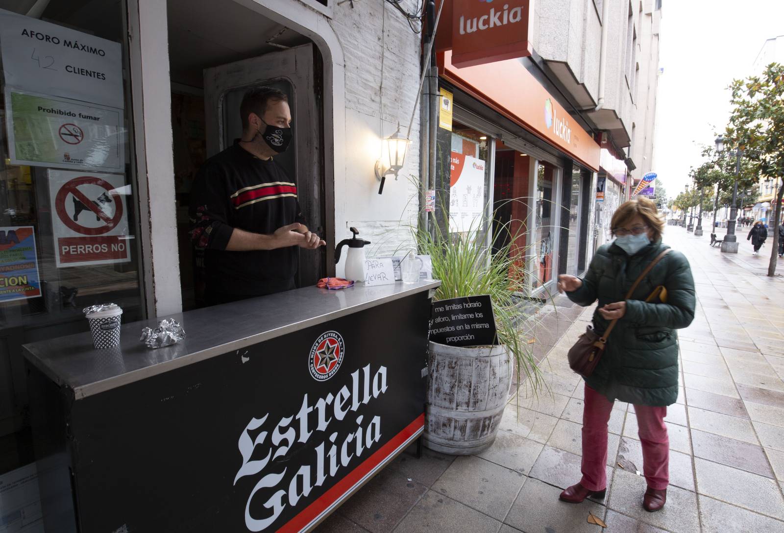 Un establecimiento hostelero de Ponferrada, que presta el formato take away. Foto: C. Sánchez/Iberaval