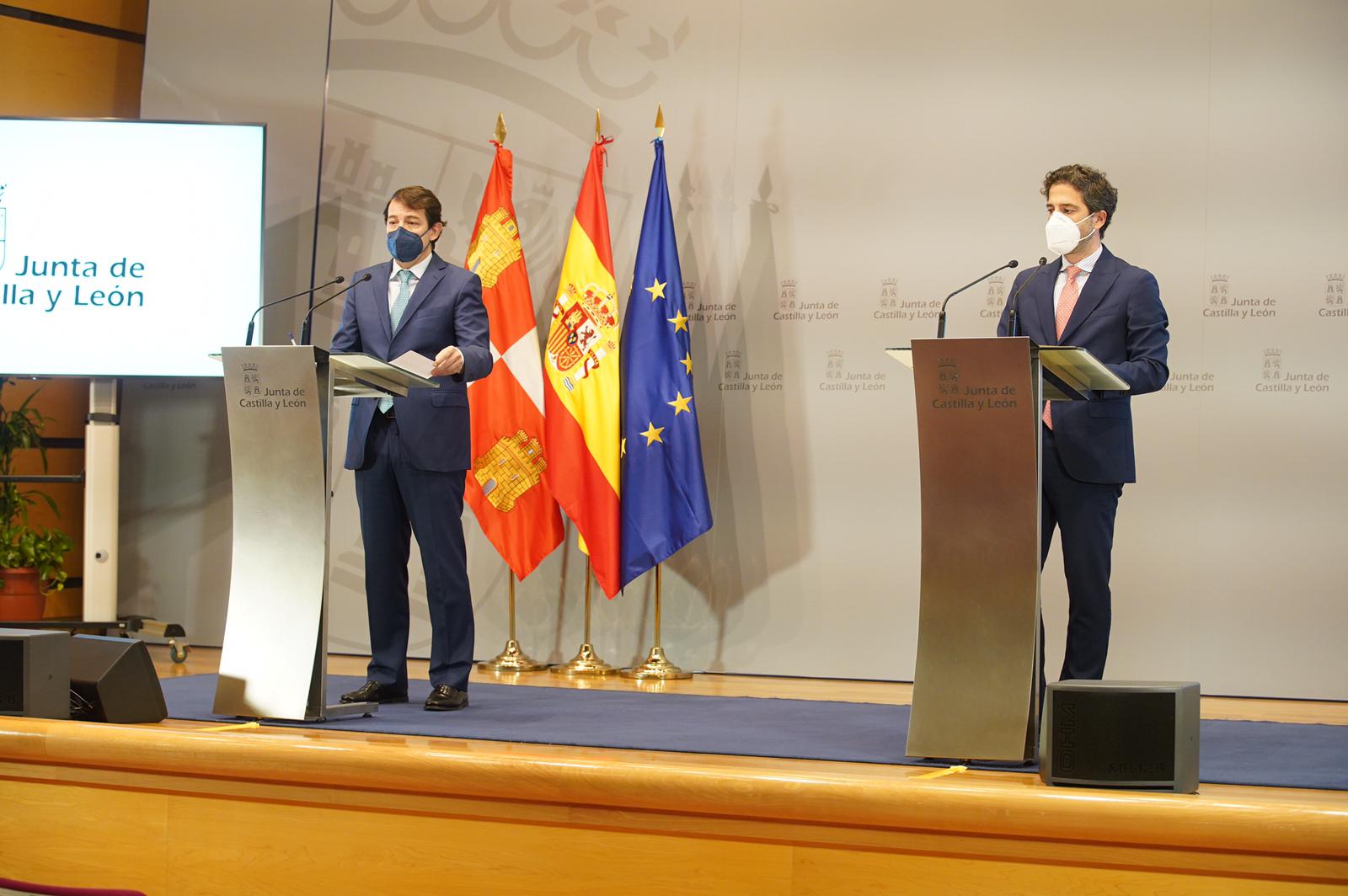 El presidente de Iberaval, César Pontvianne, interviene en la rueda de prensa