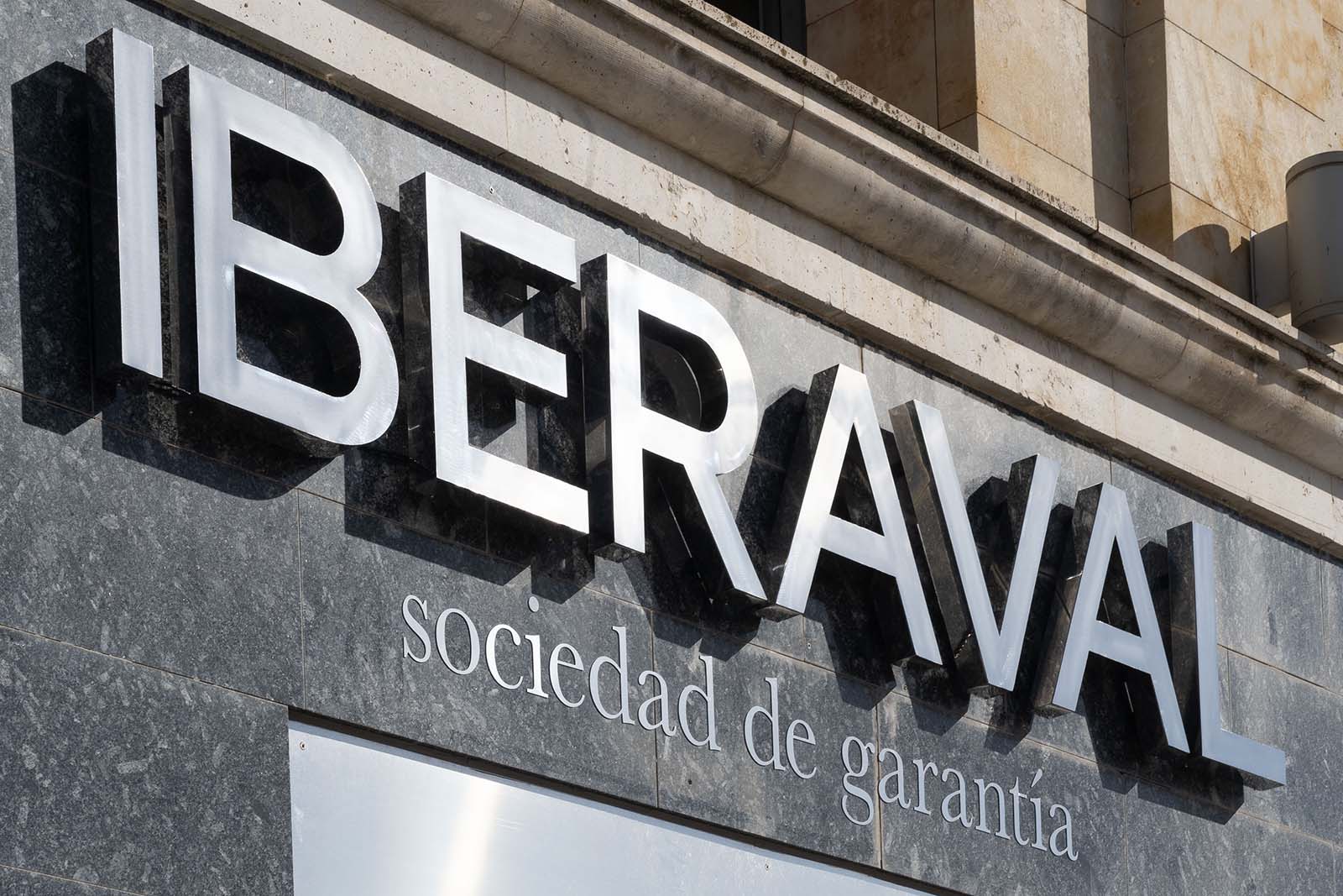 Logotipo de Iberaval en su sede central