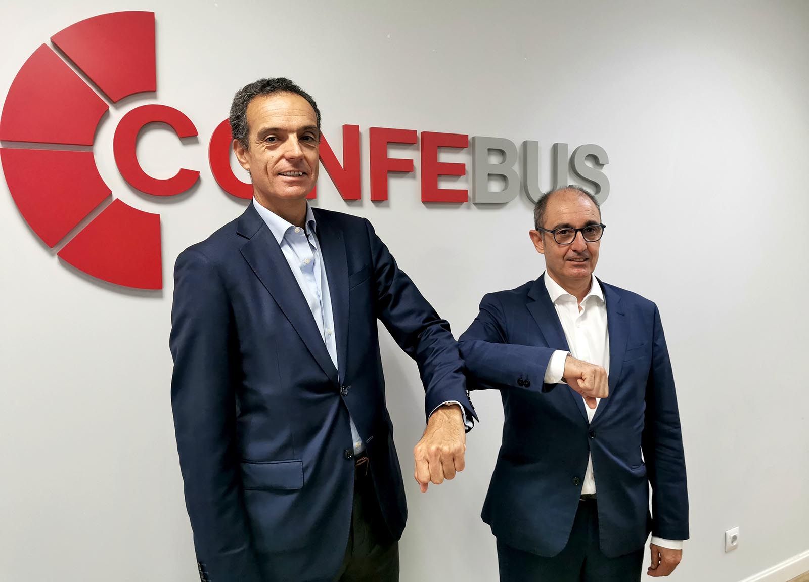 Pedro Pisonero y Rafael Barbadillo, en la sede de Confebus en Madrid