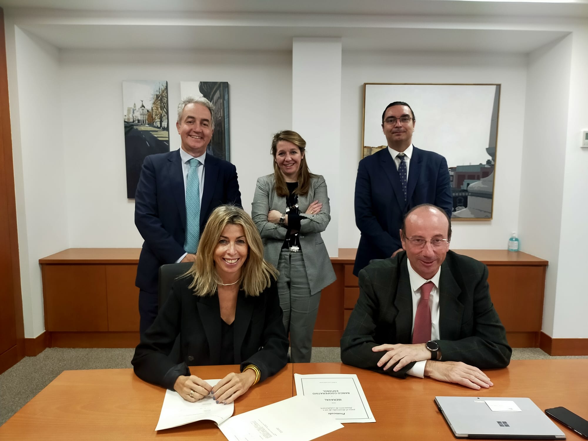 Iberaval firma acuerdo con Banco Cooperativo Español