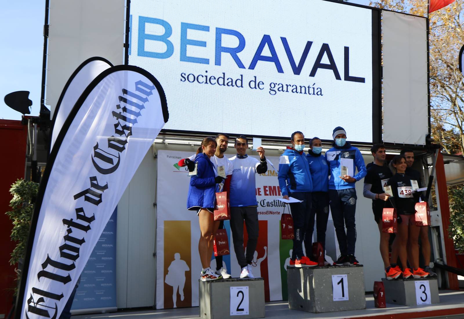 Todos los premiados en categoría mixta, con Iberaval en segunda posición