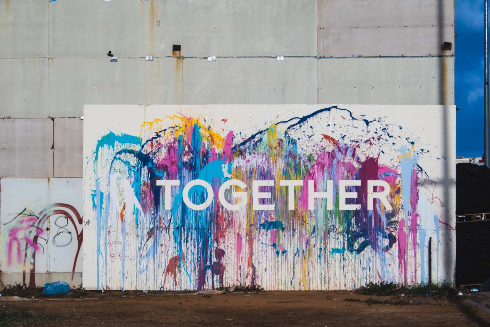 Mural donde se puede leer "Juntos", algo fundamental para la RSC