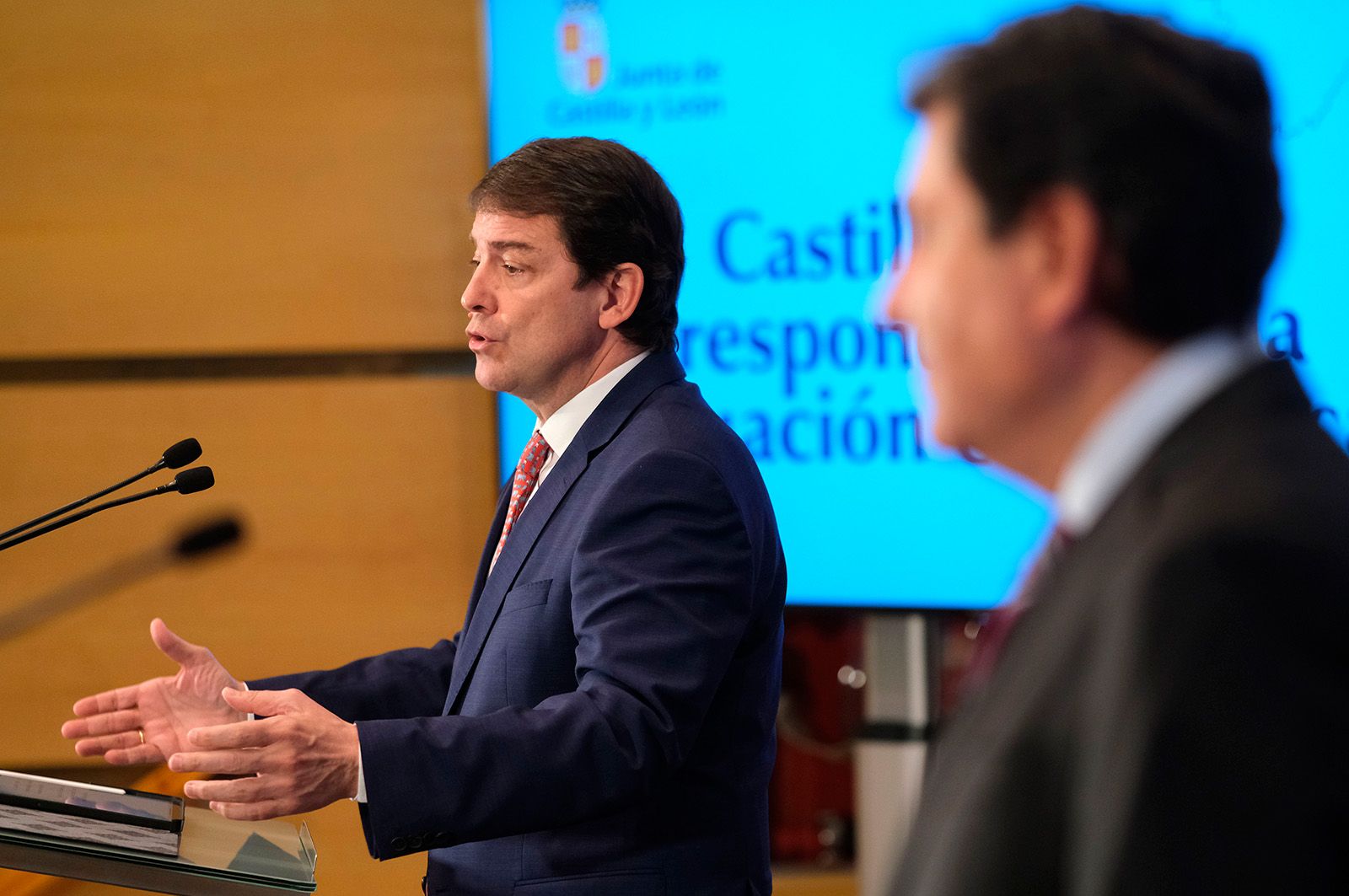 El presidente de la Junta, Alfonso Fernández Mañueco, y el consejero Carlos Fernández Carriedo, detallan las medidas