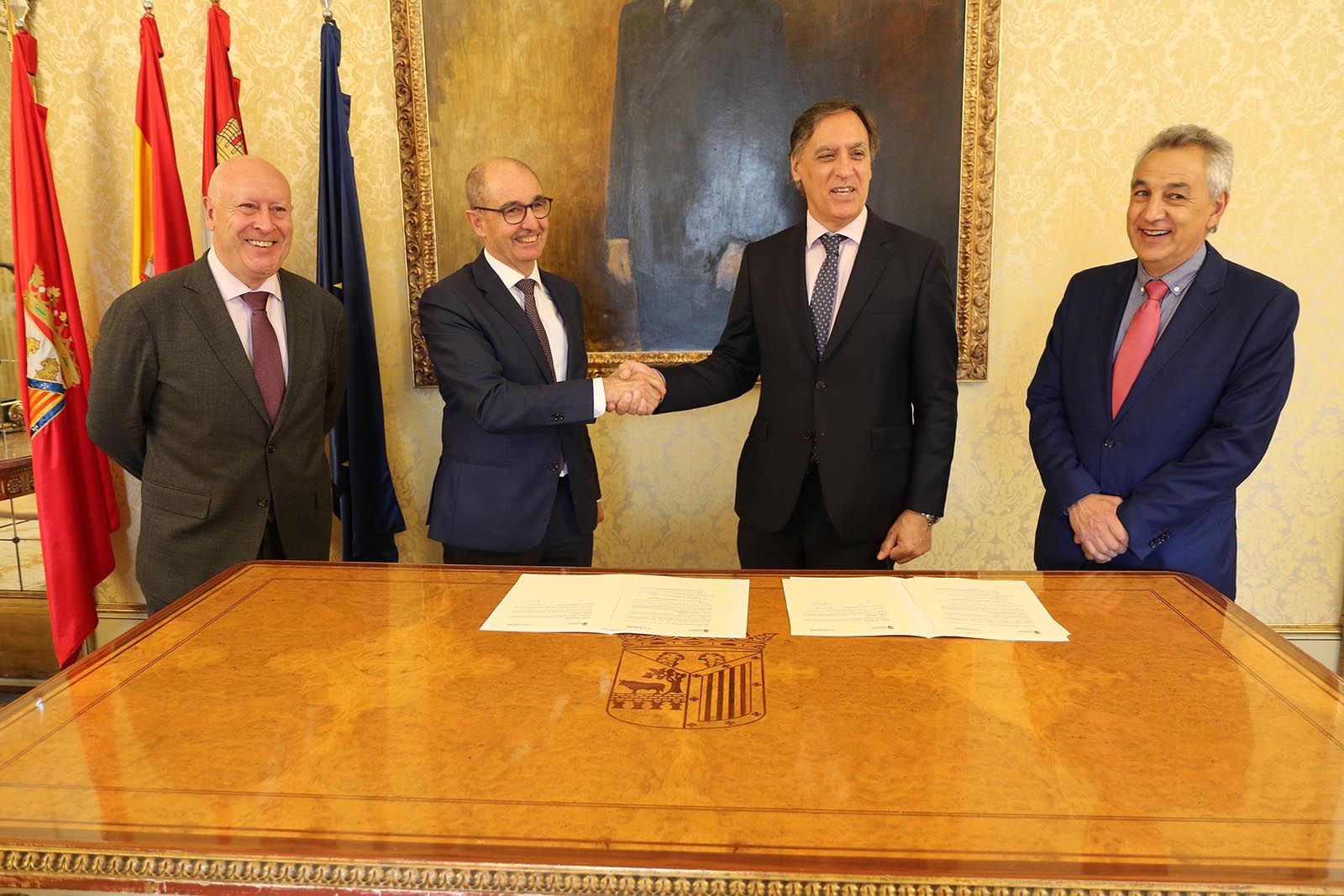 Firma de acuerdo entre Ayuntamiento de Salamanca e Iberaval