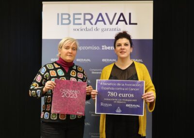 La plantilla de Iberaval aporta su granito de arena a la lucha contra el cáncer gracias al calendario solidario de Reinas Corsetería