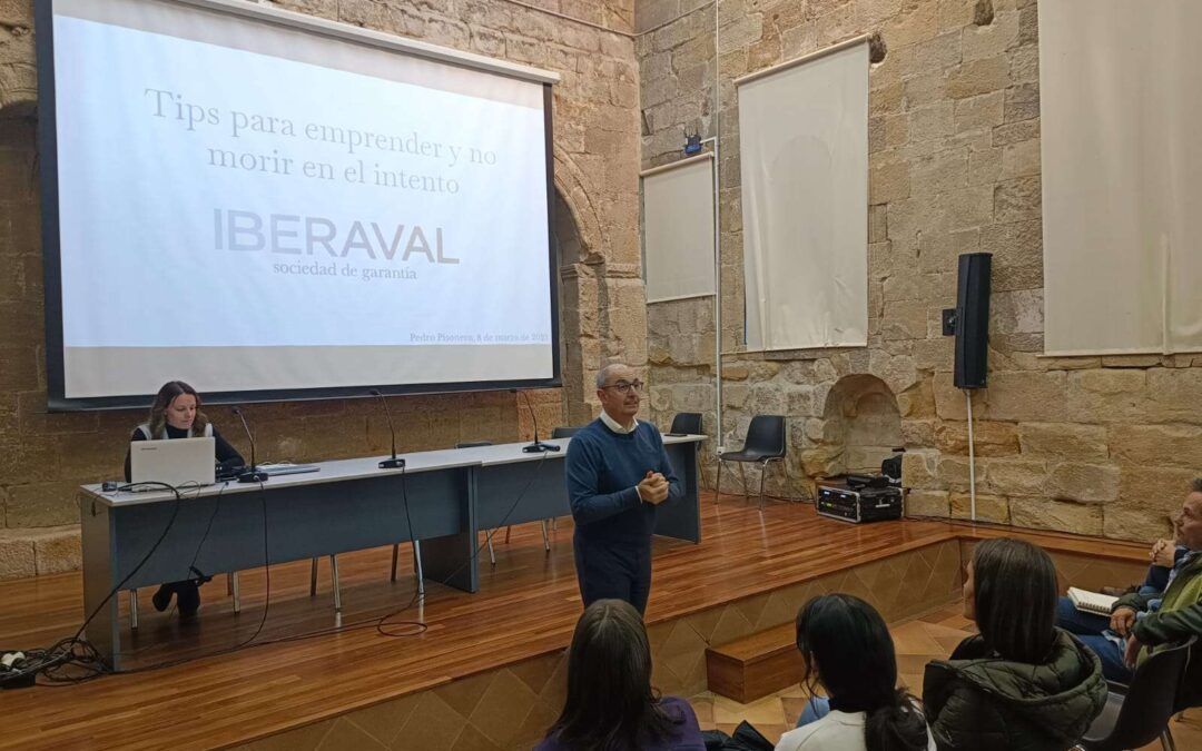 Pisonero recuerda a alumnos de FP en Aguilar de Campoo que el primer paso para emprender es creer