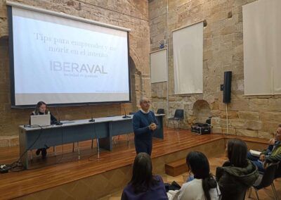 Pisonero recuerda a alumnos de FP en Aguilar de Campoo que el primer paso para emprender es creer