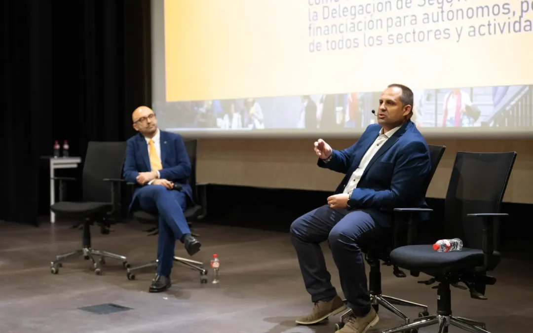 Roberto Herranz anima a los estudiantes de ADE en Segovia a apostar por sectores que les atraigan para «brillar sus mejores competencias»