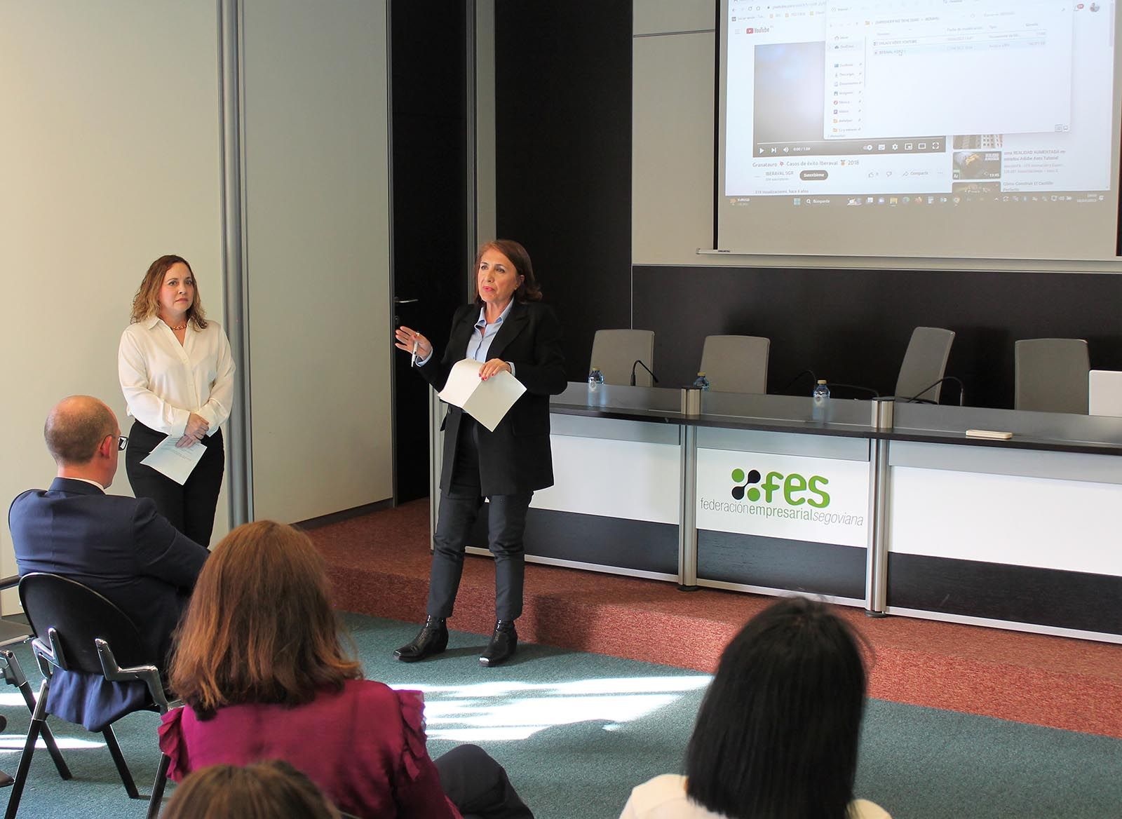 Pilar Aragoneses y Paloma Martín intervienen en la sede de la FES