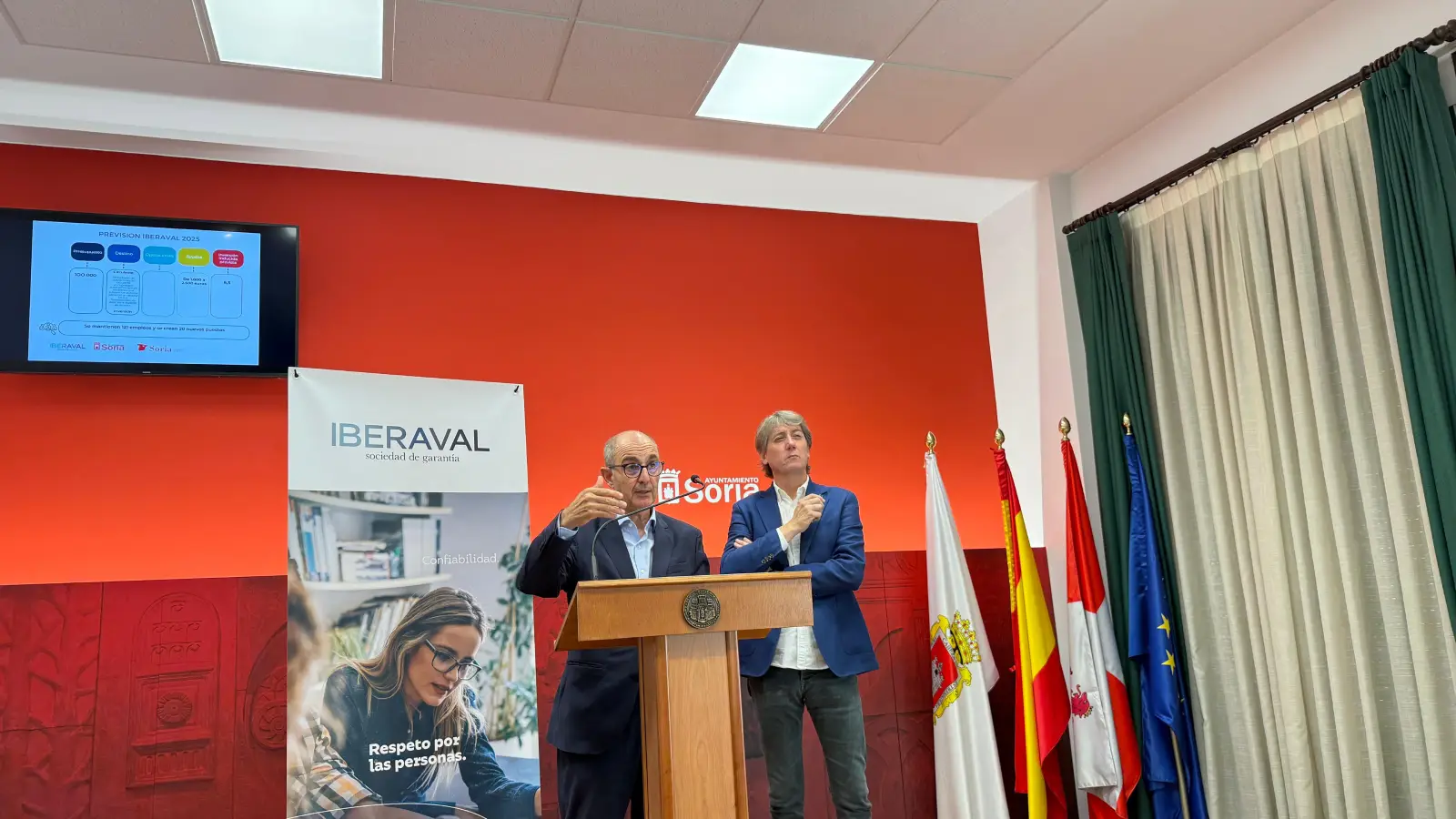 FIRMAAYUNTAMIENTOSORIA2025-02 Carlos Martínez y Pedro Pisonero, tras la firma del convenio