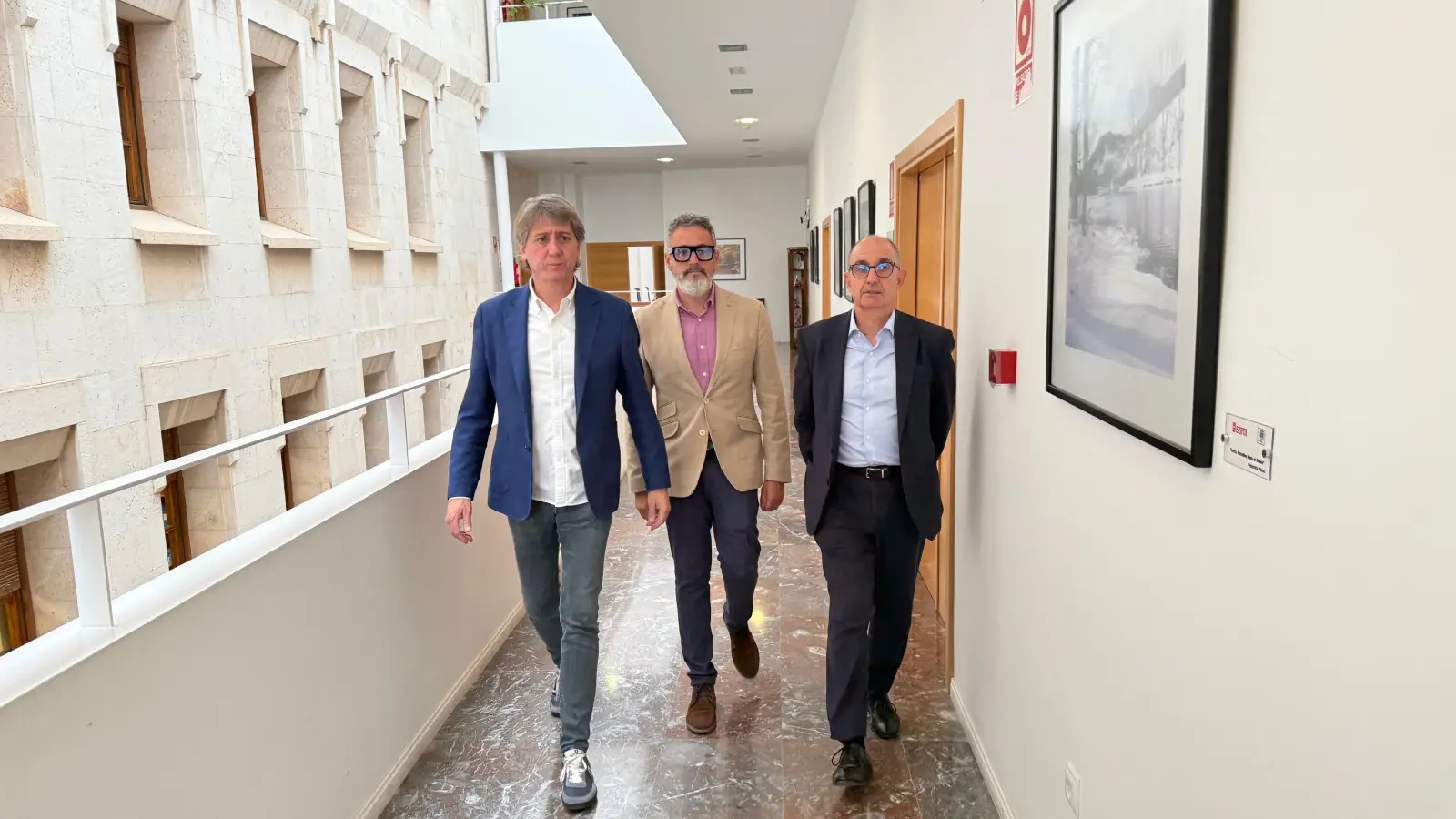 FIRMAAYUNTAMIENTOSORIA2025-03 Carlos Martínez y Pedro Pisonero, junto a Rubén Moreno, delegado en Soria
