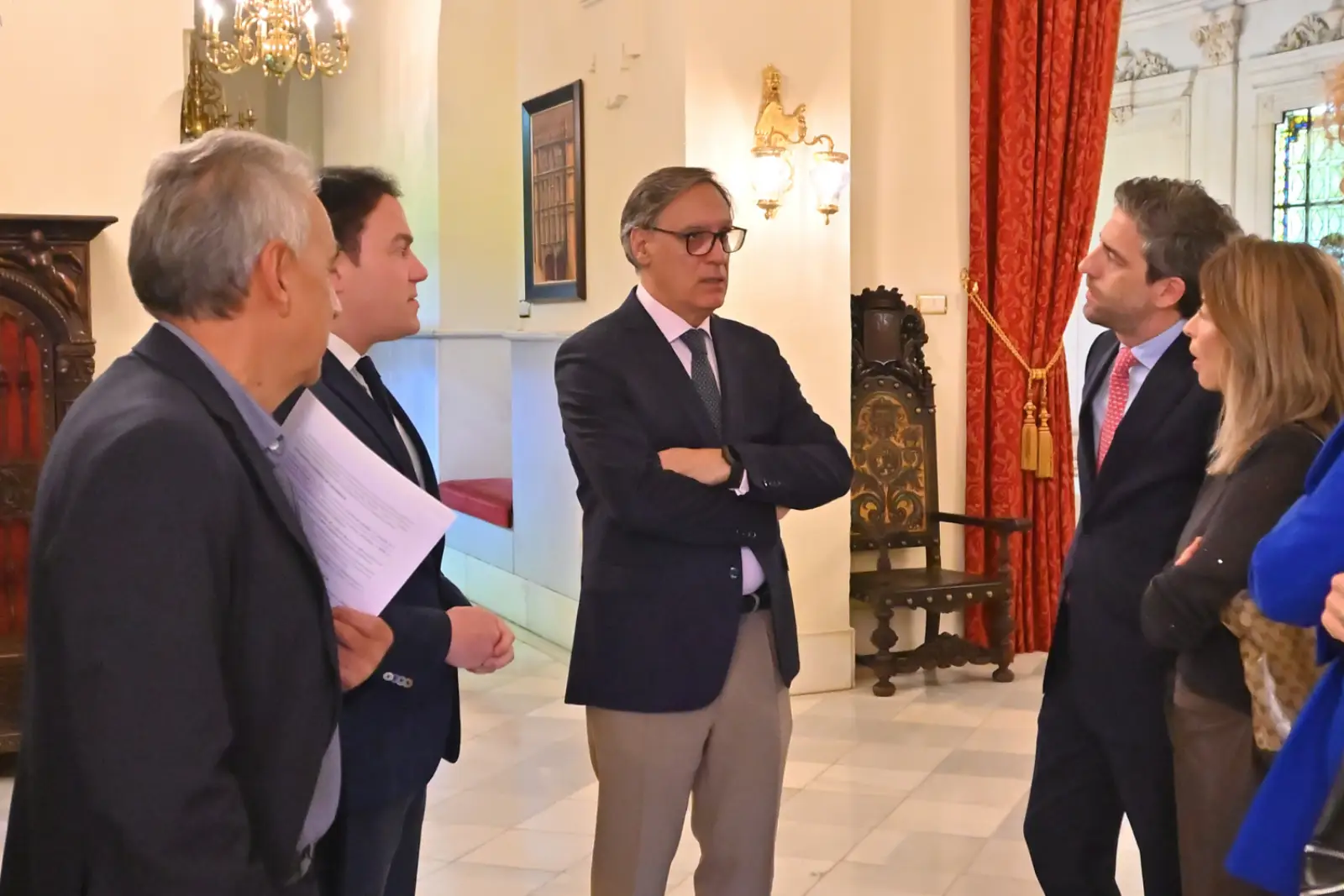 AYTO-SALAMANCA-02-2025 El alcalde de Salamanca, Carlos García Carbayo, junto al presidente de Iberaval, César Pontvianne, Sandra Martínez y Santos Sánchez