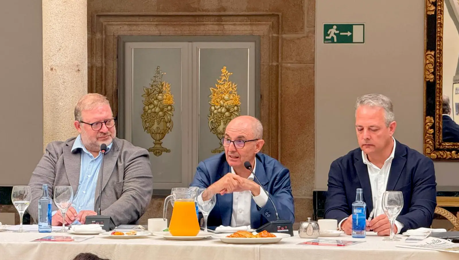 Mesa redonda con el Desayuno de Promecal en Ávila