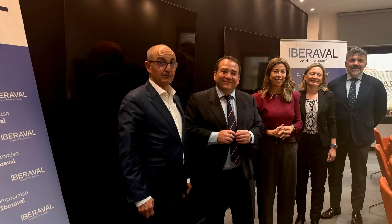 Pedro Pisonero, director general de Iberaval; Manuel Illueca, presidente del ICO; Sandra Martínez, directora general adjunta de Iberaval; Begoña Amores, directora de comunicación del ICO; y Manuel García, apoyo técnico al ICO en Castilla y León