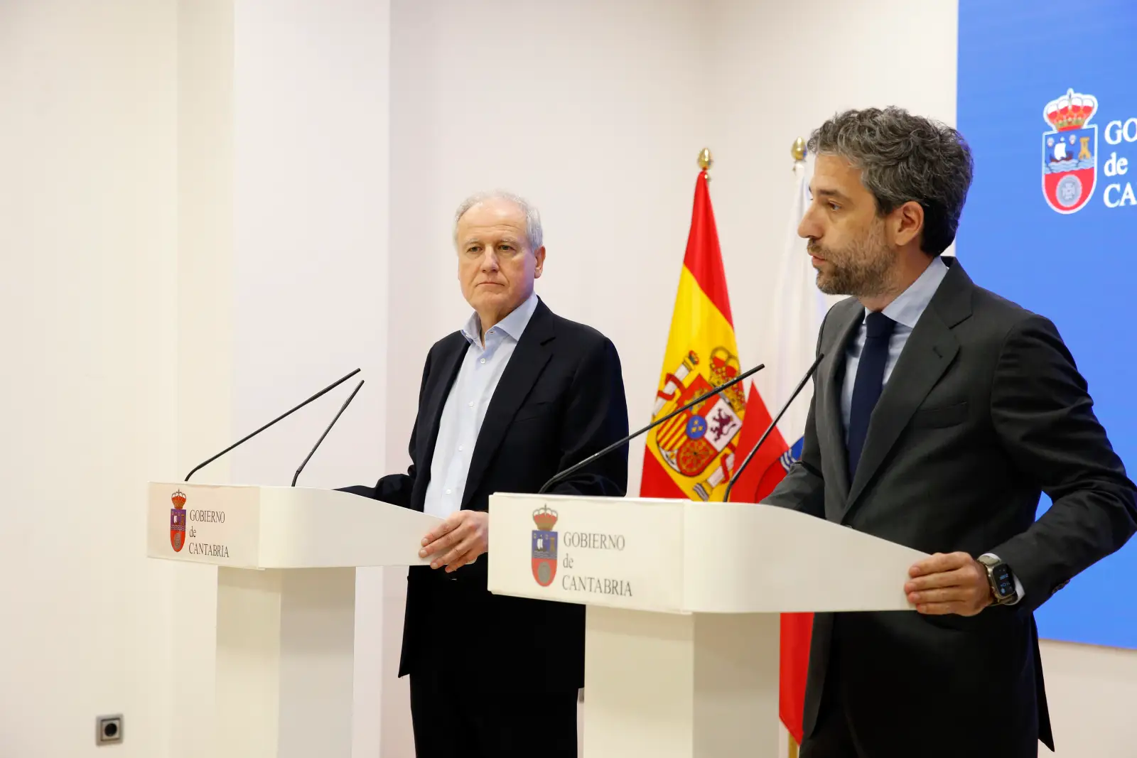 El presidente de Iberaval, César Pontvianne, con el consejero de Industria del Gobierno de Cantabria, Eduardo Arasti